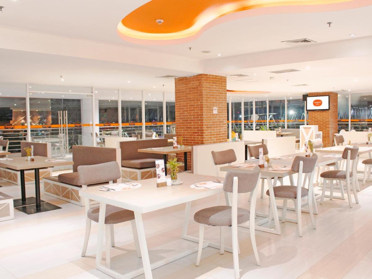 Harris Hotel Samarinda Eksteriør bilde
